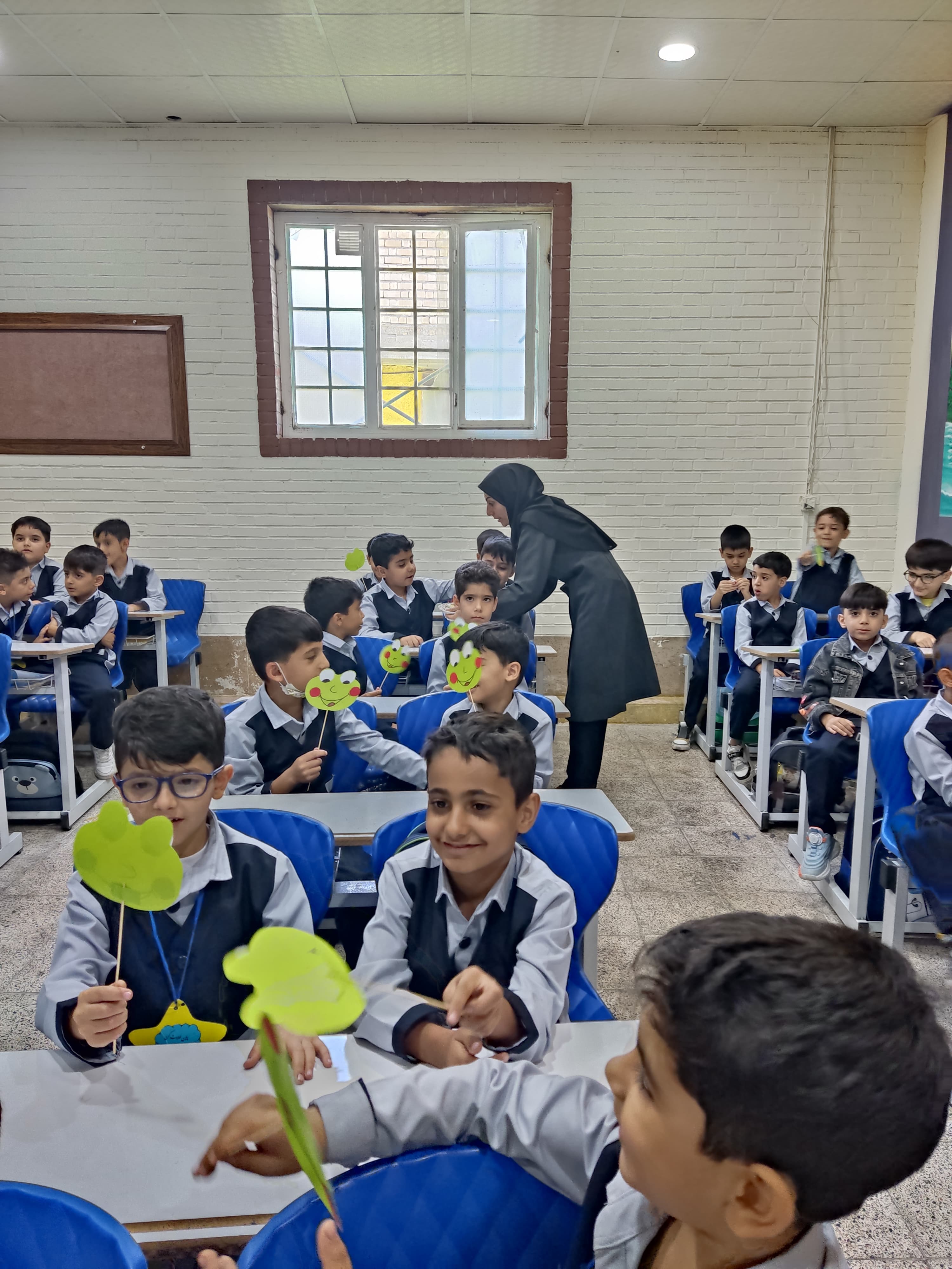 مجموعه فرهنگی آموزشی ادبستان آینده سازان دنا